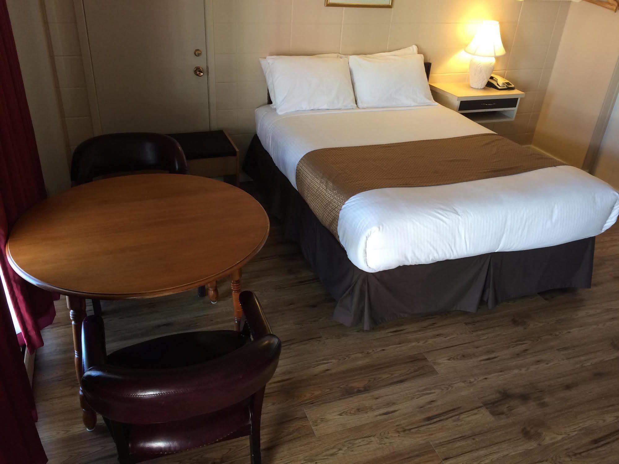 Siesta Motel Olds エクステリア 写真
