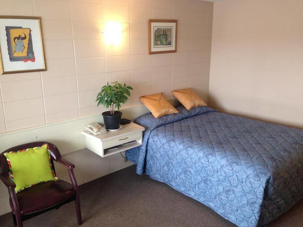Siesta Motel Olds エクステリア 写真